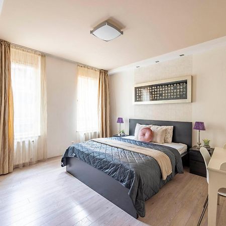 Exclusive Central Suite With Balcony By Prestige Homes Budapest Bagian luar foto