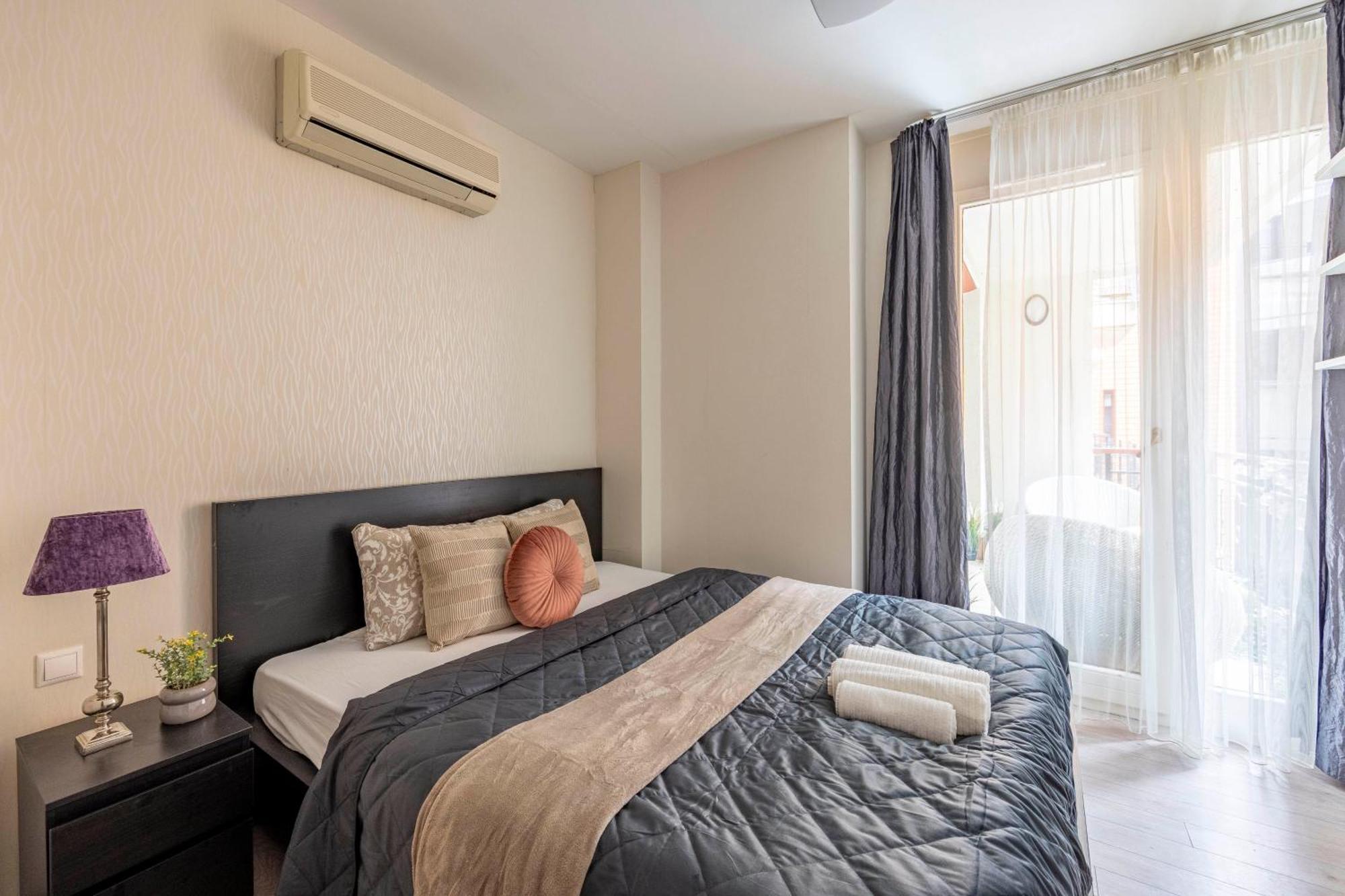 Exclusive Central Suite With Balcony By Prestige Homes Budapest Bagian luar foto