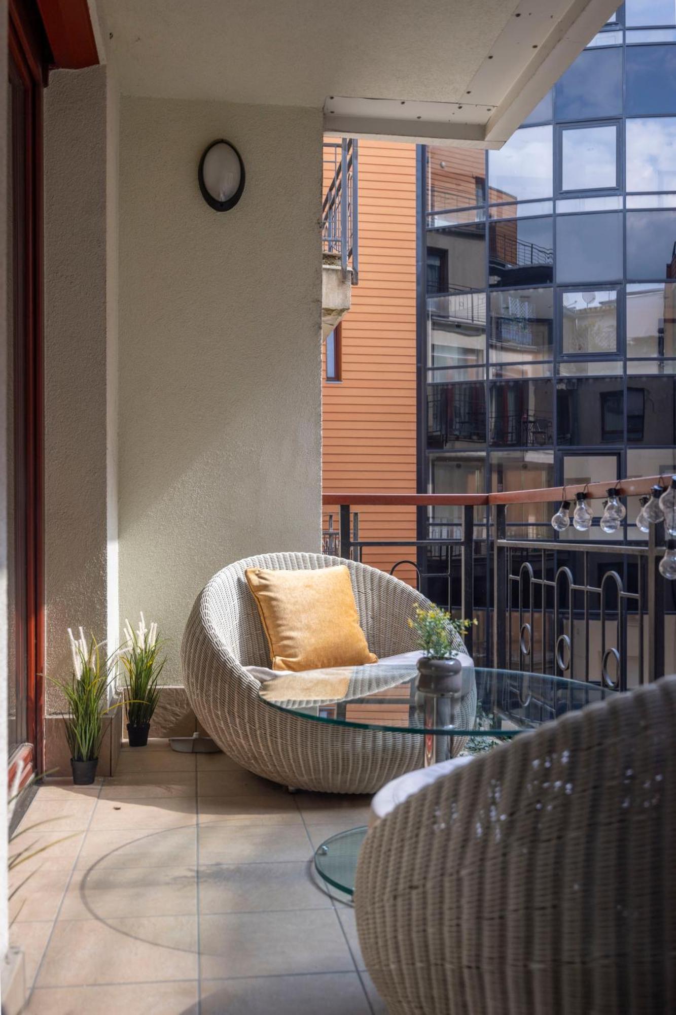 Exclusive Central Suite With Balcony By Prestige Homes Budapest Bagian luar foto