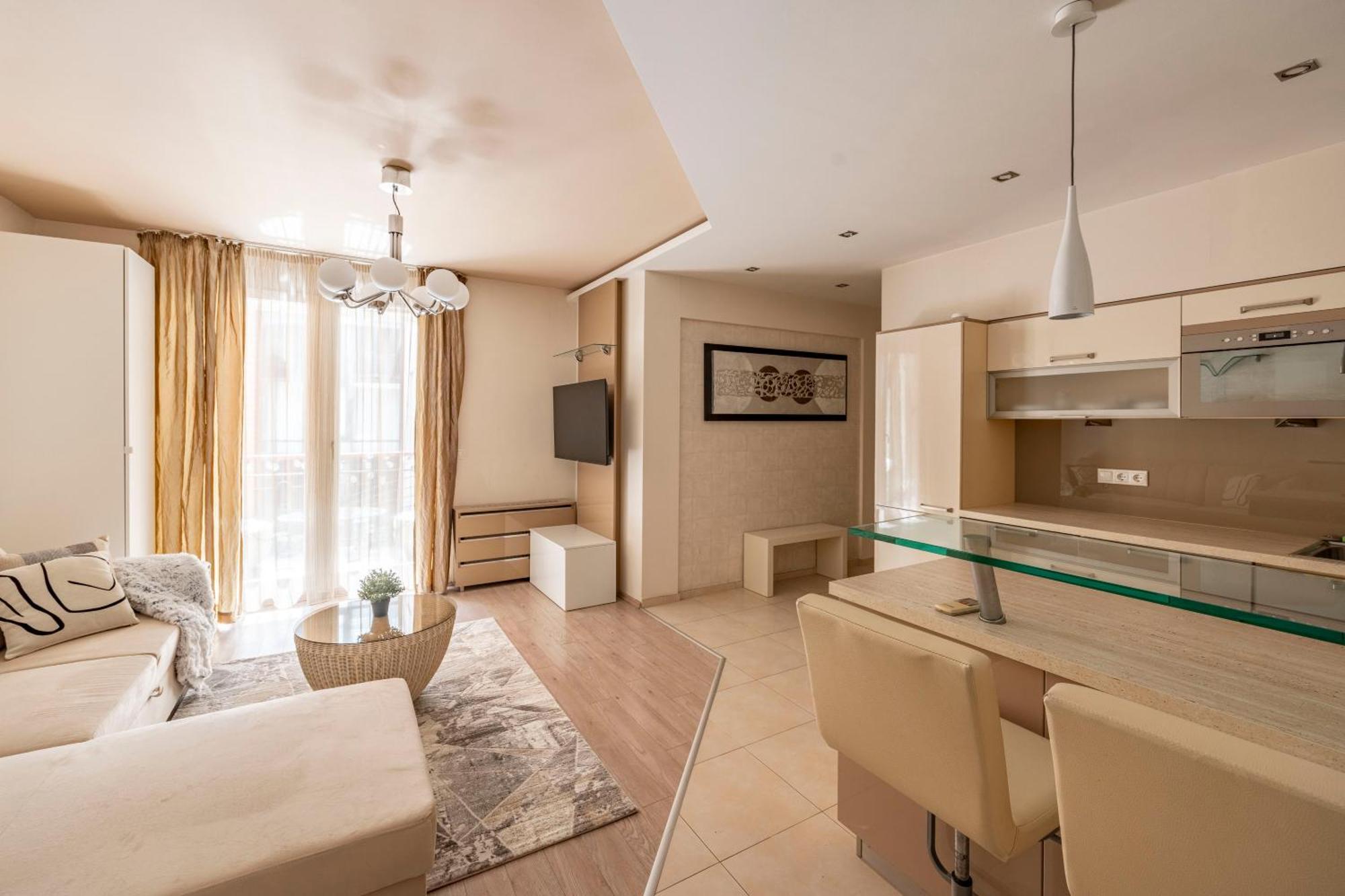 Exclusive Central Suite With Balcony By Prestige Homes Budapest Bagian luar foto